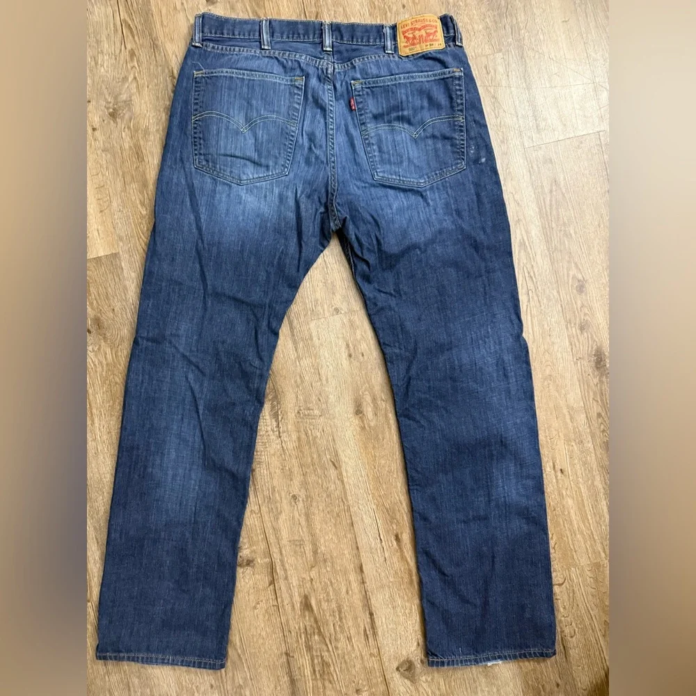 Levi’s • 505 Regular Fit Jeans 38x34